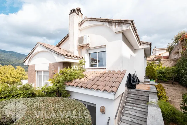 Casa con terraza, jardín y amplios espacios — 46