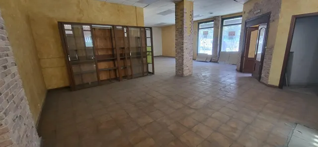 SE VENDE LOCAL COMERCIAL A 2 CALLES, CHAFLÁN EN ARQUITECTO VANDELVIRA. CON MULTITUD DE POSIBILIDADES — 14