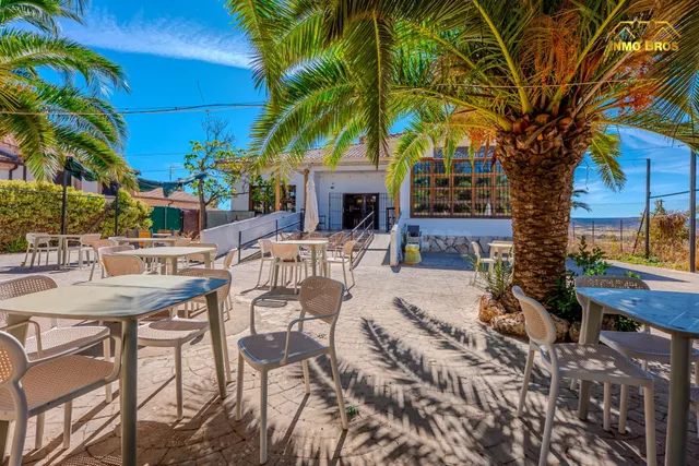 “Restaurante con licencia en 1.993 m2 de parcela y potencial para 3 viviendas en Hita” — 4