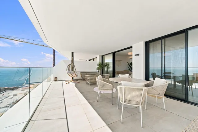 APARTAMENTO DE LUJO CON VISTAS PANORÁMICAS AL MAR EN CARAT I – CARVAJAL, FUENGIROLA — 12