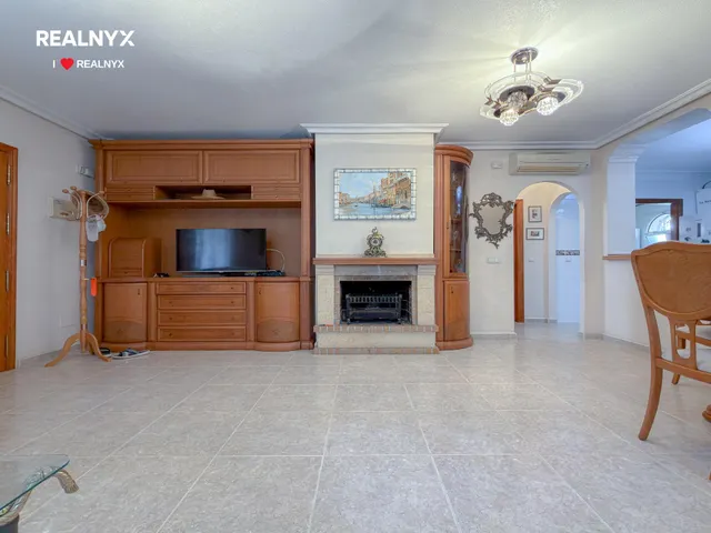 Orihuela Costa! Impresionante Villa Mediterranea con generosa parcela y amplias terrazas + Solarium privado con vistas panorámicas y piscina privada — 29