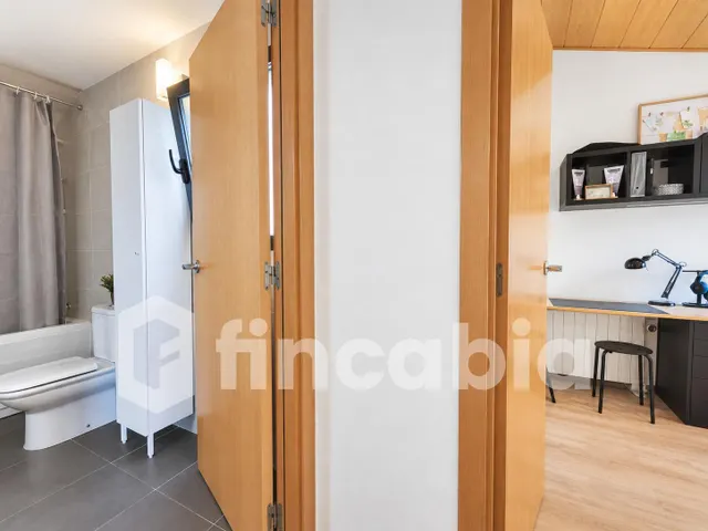Dúplex con dos terrazas y aparcamiento en el centro de Santa Coloma de Farners — 37