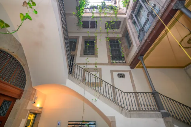 EXCLUSIVA OFICINA DE DISEÑO DE 226 M2 EN EL CORAZÓN DEL BARRIO GÒTIC — 29