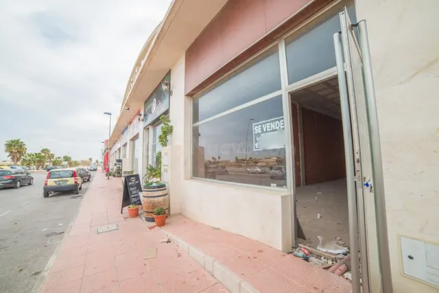 Local comercial 332m² en venta - Euroroda - foto 2
