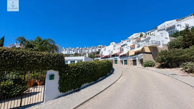 CHALET ADOSADO DE LUJO EN URBANIZACION MIRADOR DE GIBRALFARO - foto 3