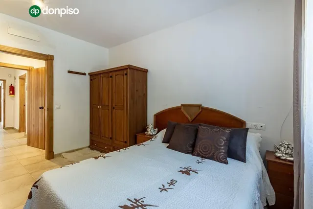 Chalet independiente con pozo propio y placas solares — 11