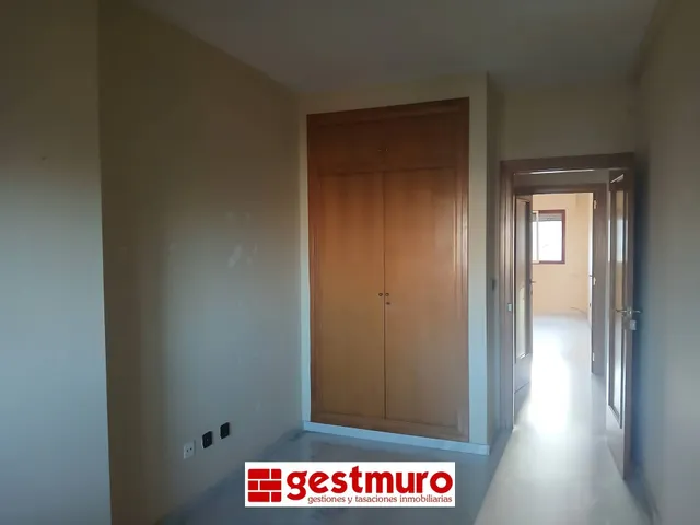 Piso alquiler alameda de san antón sin muebles con plaza de garaje y agua incluida!! — 12