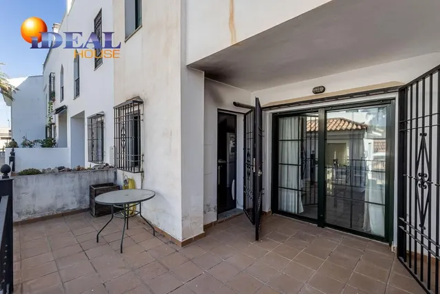 Adosado con espectacular terraza panorámica y piscina a 20 min de Granada — 7