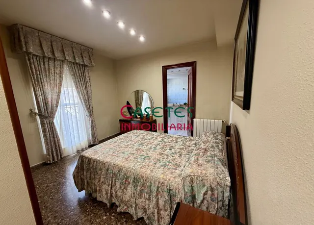 AMPLIA VIVIENDA CON PLAZA GARAJE DOBLE-CERRADA. — 18