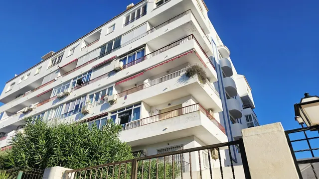 Estudio con piscina. parquing y vista al mar — 30