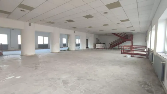 Local comercial 717m² en alquiler - Peñacastillo - Nuevamont - foto 4