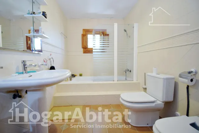 CHALET SEMINUEVO CON PISCINA, GARAJE, JARDIN Y TERRAZA — 45