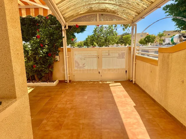 Encantadora vivienda de 3 habitaciones en Urb. La Dorada (Lo - foto 4