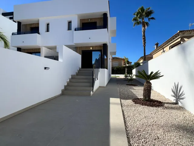 CHALET CON SOLÁRIUM, PISCINA Y SÓTANO — 4