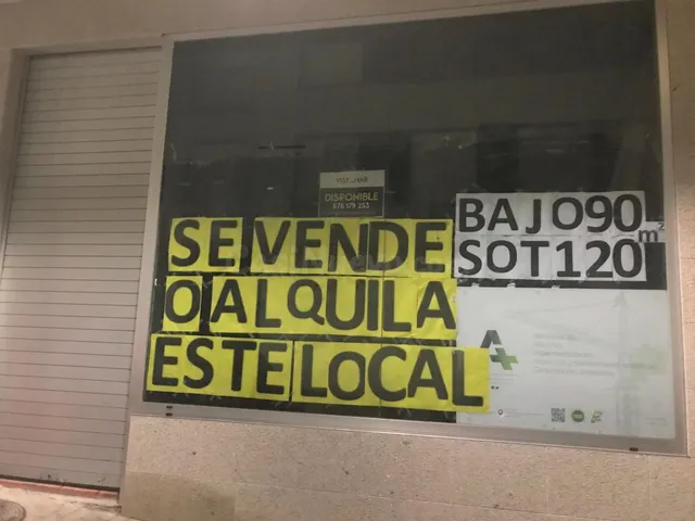 Local con sótano en Abesadas, calle Clara Campo Amor