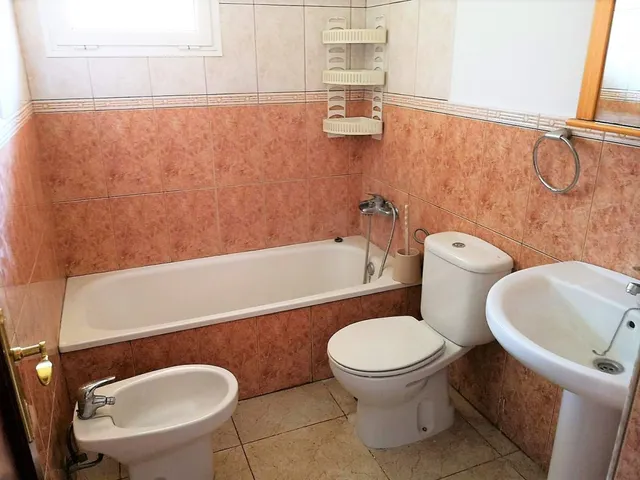 San Isidro. Piso 3 habitaciones, 2 baños, balcon, cocina independiente, garaje — 6