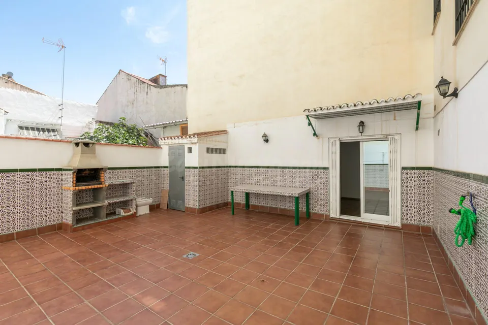 PISO EN VENTA EN ARMILLA CENTRO | 2 DORMITORIOS | GRAN PATIO PRIVADO DE 46 M2