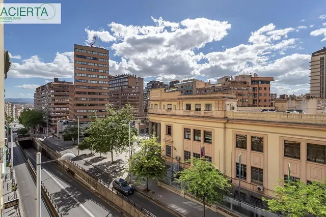Piso señorial de 182 m2 en Avenida Madrid: amplitud, luz y posibilidades infinitas con garaje opcional. — 2