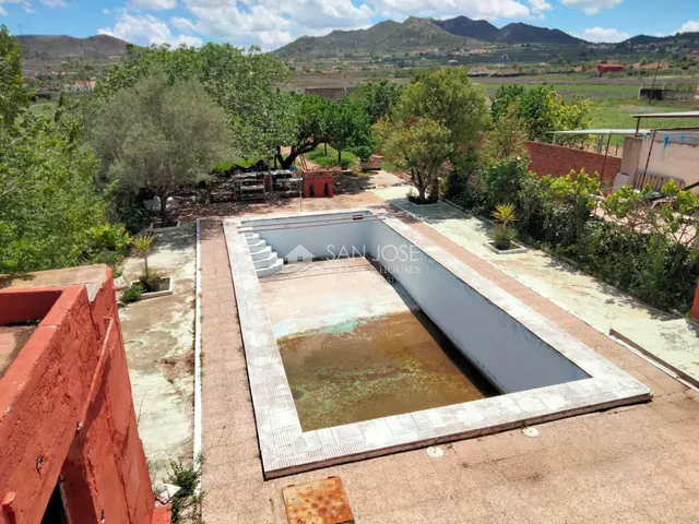 SE VENDE CHALET EN HONDON DE LOS FRAILES — 23