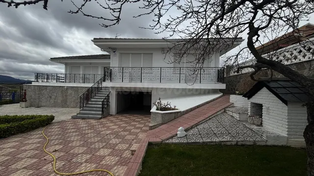 SE VENDE CHALET INDEPENDIENTE EN MEDINA DE POMAR-BURGOS. - foto 2