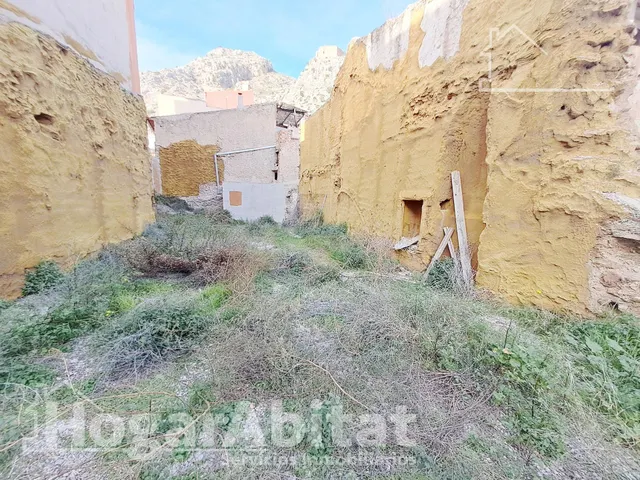 ¡OPORTUNIDAD INCREÍBLE! TERRENO URBANO ESQUINERO Y AMPLIO — 6