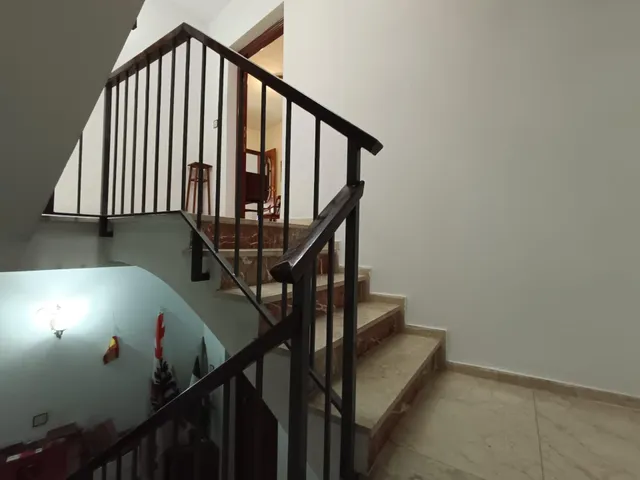 El verdadero lujo en el Realejo es tener tu propia cochera y compartir el edificio con un solo vecino. — 21