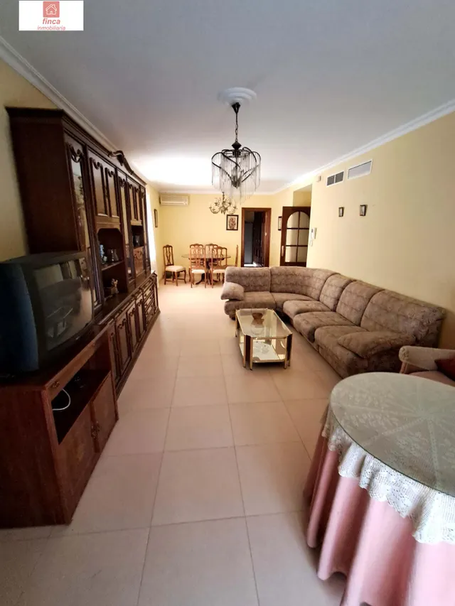 Se vende vivienda doble en Montijo, zona centro, plaza santa clara, a tres calles, con garaje y piscina — 36