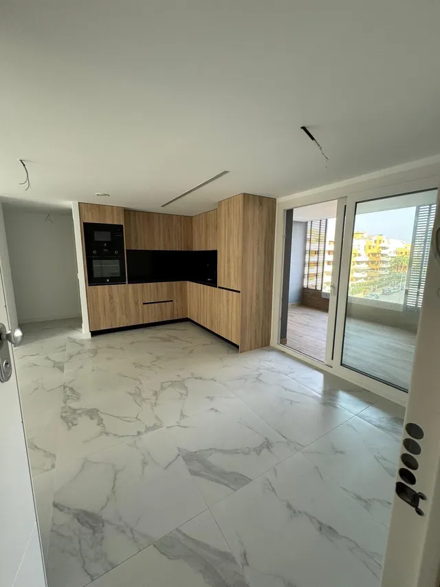 Apartamento de lujo en primera línea de mar con 3 dormitorios, 2 terrazas y parking incluido — 8