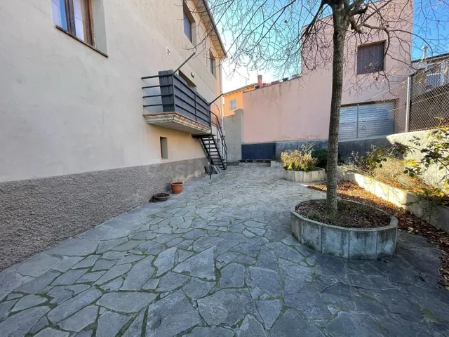 Casa con encanto, terreno adicional y gran potencial en plen