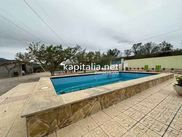 Chalet a la venta en Cocentaina, Alicante. — 44