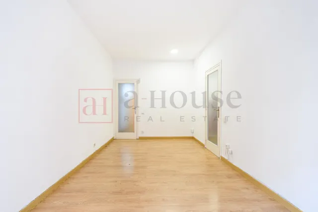 PISO PARA ENTRAR A VIVIR CON EXCELENTE UBICACIÓN EN SAGRADA FAMILIA — 5