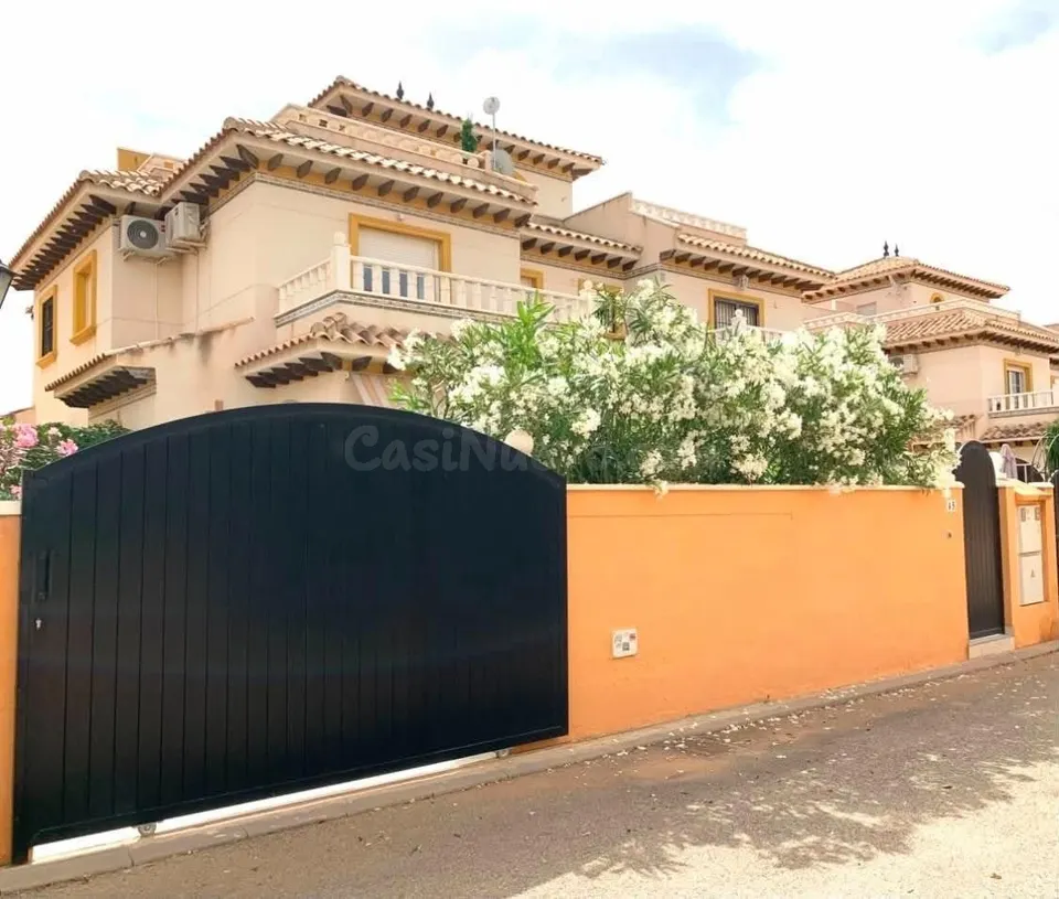 Preciosa casa en Lomas de Cabo Roig