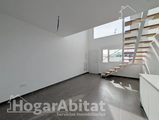 Estrena estilo de vida en este moderno adosado con gran porche, terraza, patio y piscina comunitaria — 19