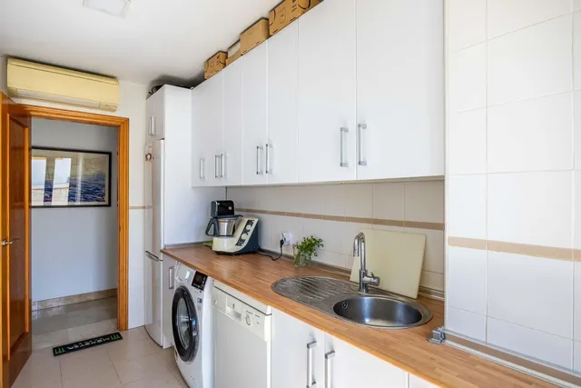 se alquila piso  SIN MUEBLES de 2 habitaciones 2 baños, terraza, garaje en castilleja de la cuesta — 8
