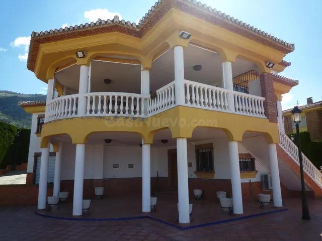Chalet independiente con vistas panorámicas a Granada — 4
