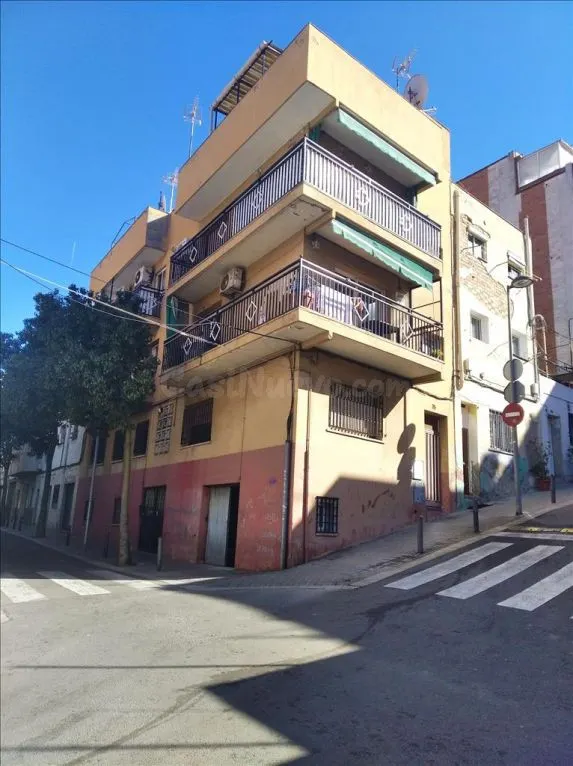 Se vende local OKUPA en Calle Mozart 75 de Badalona, Barcelo - foto 4