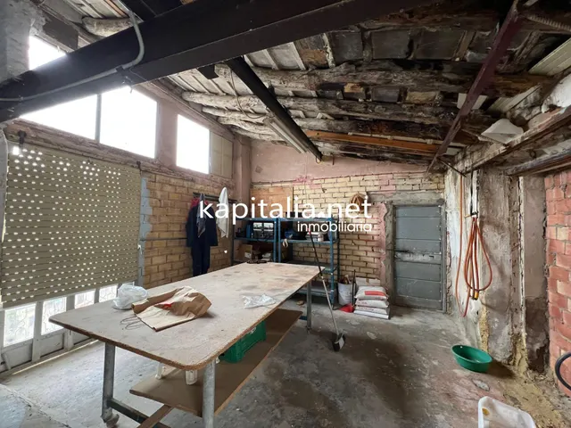 Local a la venta en Ontinyent , zona centro .