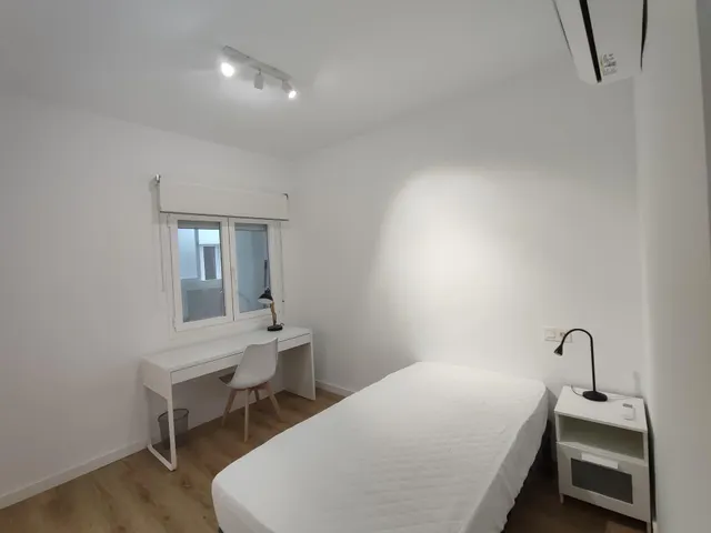 Piso alquiler Avda Madrid, Granada centro. — 12