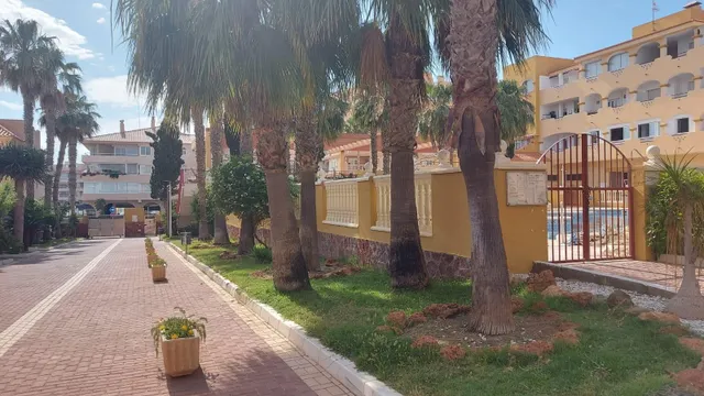 Piso bajo con sotano en residencial Conde Barcelona — 20
