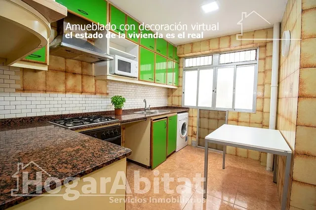 Muy amplio, luminoso y exterior con balcón y ascensor, cerca del metro — 7