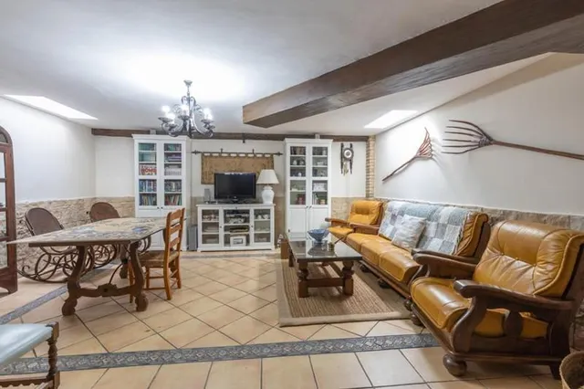 ADOSADO EN VENTA EN MARACENA JUNTO A PARADA DE METRO — 46