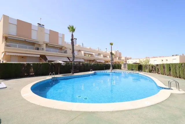 Exclusivo adosado a solo 200 metros de la playa en Aguamarin - foto 2