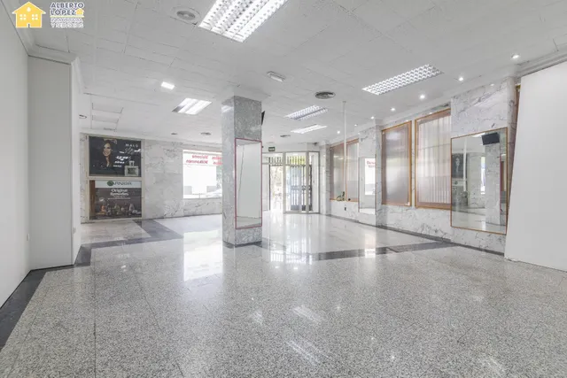 Local de 200 metros en venta en el centro de El Altet. — 13