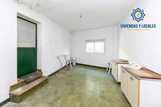 Local + vivienda en Avda. Cadiz — 9
