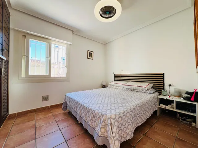 Encantador adosado con terraza y piscina comunitaria — 7