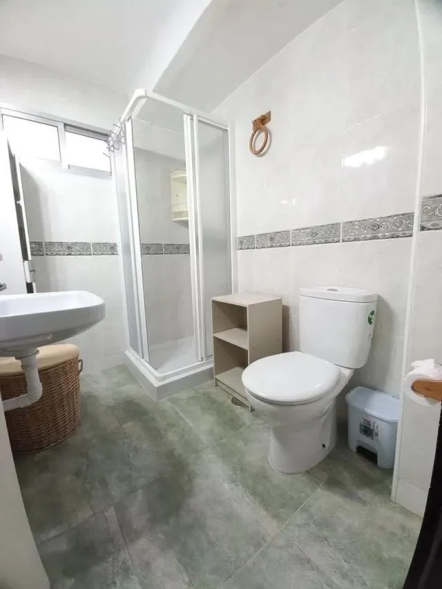 Amplio Piso en Benalmádena con Vistas y Excelentes Amenidades — 9