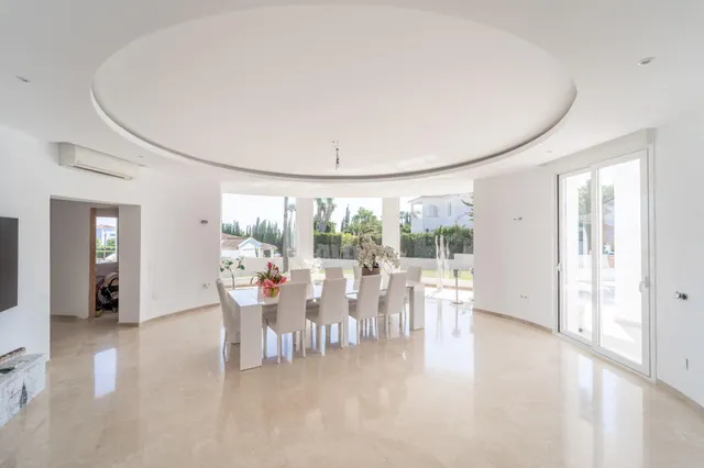 LUMINOSO CHALET EN ESTEPONA — 9