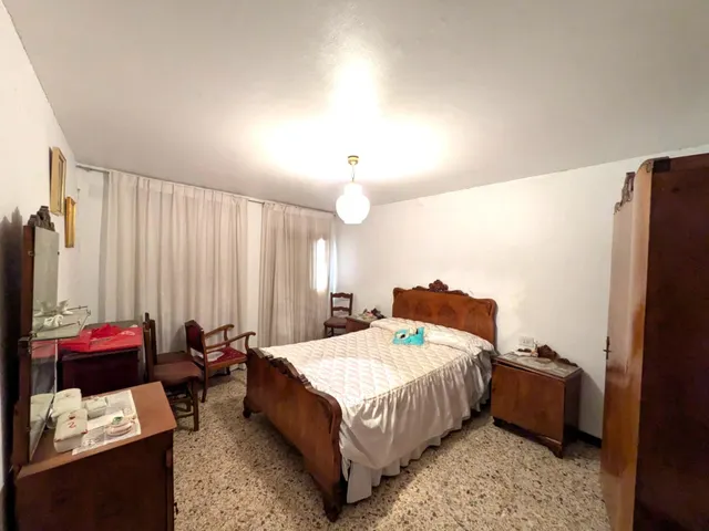 Vivienda en la localidad  Moros, pleno centro de la localidad. — 8