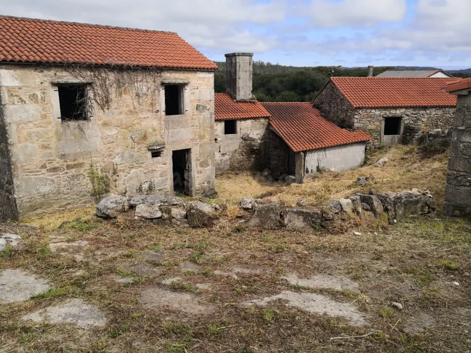 Conjunto de viviendas semirestauradas en Baio