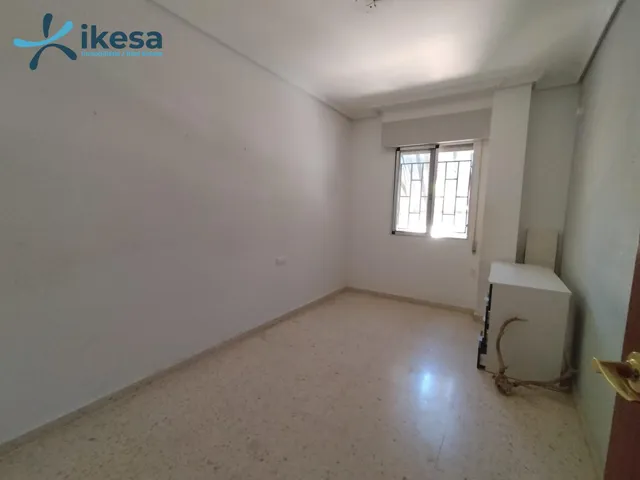 Piso ubicado en el edificio Villasol del Polígono Guadalquivir. — 20